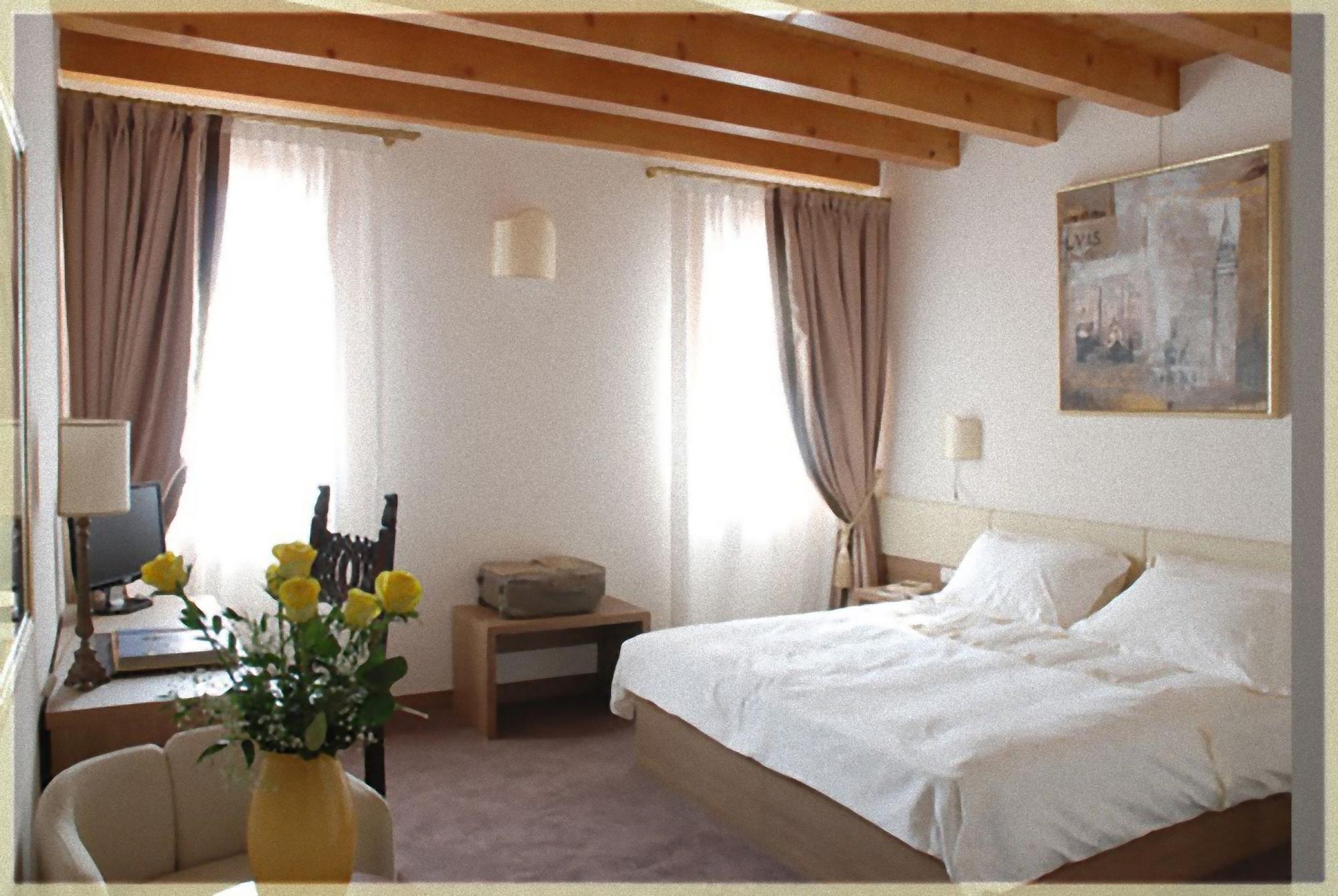 Unahotels Eco Costanza Venezia 3*